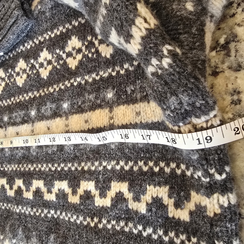 L.L. Bean Lambs Wool Charcoal and Cream Patterned Crewneck Sweater - Picture 8 of 9